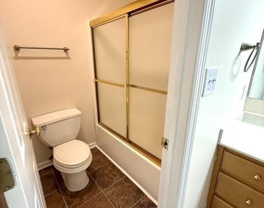 6808 Jacobs Creek Circle - Photo Thumbnail 10