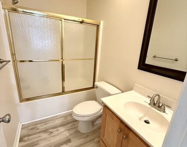 6808 Jacobs Creek Circle - Photo Thumbnail 13