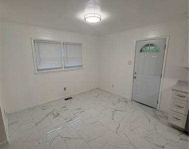 4418 Atlantic Avenue - Photo Thumbnail 3