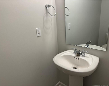 216 Melbourne Drive - Photo Thumbnail 9