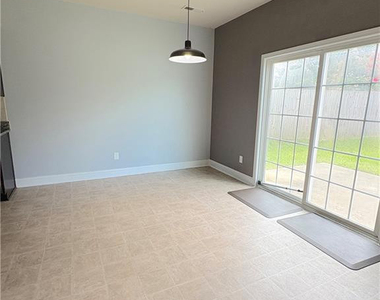 260 Trenton Place - Photo Thumbnail 6