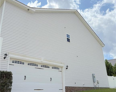 260 Trenton Place - Photo Thumbnail 2