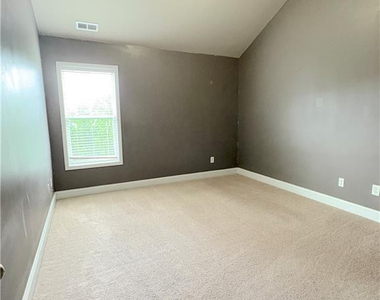 260 Trenton Place - Photo Thumbnail 13