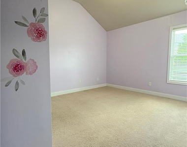 260 Trenton Place - Photo Thumbnail 15
