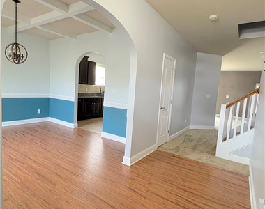 260 Trenton Place - Photo Thumbnail 3