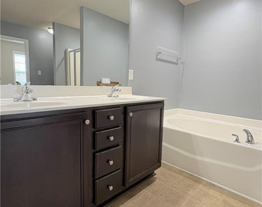 260 Trenton Place - Photo Thumbnail 18