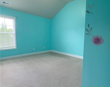 260 Trenton Place - Photo Thumbnail 14