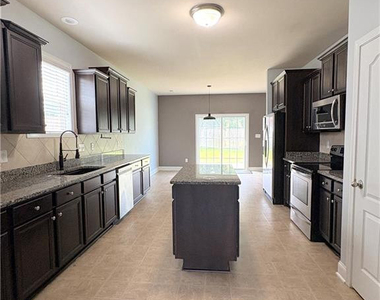 260 Trenton Place - Photo Thumbnail 5