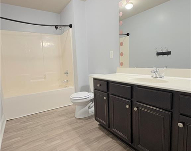 260 Trenton Place - Photo Thumbnail 16