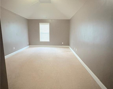 260 Trenton Place - Photo Thumbnail 11