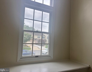 114 Carriage Lane - Photo Thumbnail 11