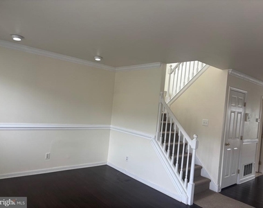 114 Carriage Lane - Photo Thumbnail 2