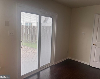 114 Carriage Lane - Photo Thumbnail 10