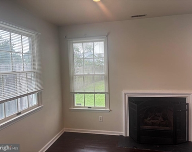 114 Carriage Lane - Photo Thumbnail 6