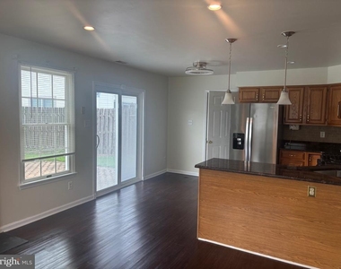 114 Carriage Lane - Photo Thumbnail 5