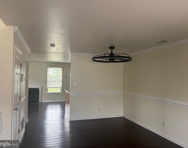 114 Carriage Lane - Photo Thumbnail 3