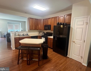 101 Colts Neck Drive - Photo Thumbnail 3