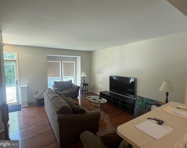 101 Colts Neck Drive - Photo Thumbnail 4