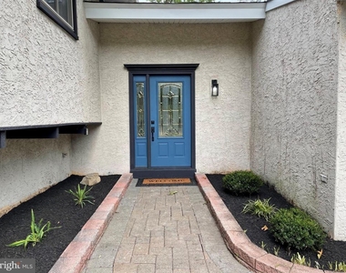 802 Salem Court - Photo Thumbnail 4