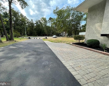 802 Salem Court - Photo Thumbnail 3