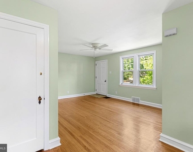 112 Cambridge Avenue - Photo Thumbnail 2