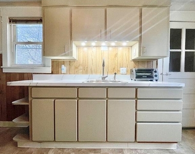 321 Union Avenue - Photo Thumbnail 6