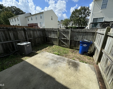 4804 Tanglewood Oaks Street - Photo Thumbnail 4