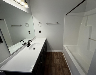 4804 Tanglewood Oaks Street - Photo Thumbnail 8