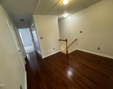 4804 Tanglewood Oaks Street - Photo Thumbnail 3