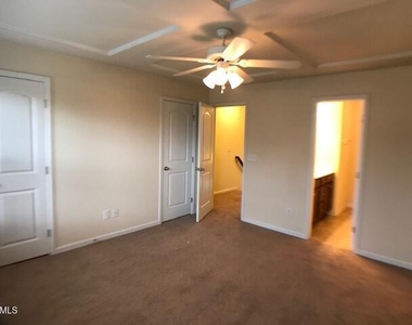 105 Mt Evans Drive - Photo Thumbnail 11