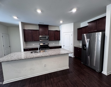 1748 Clayfire Drive - Photo Thumbnail 5