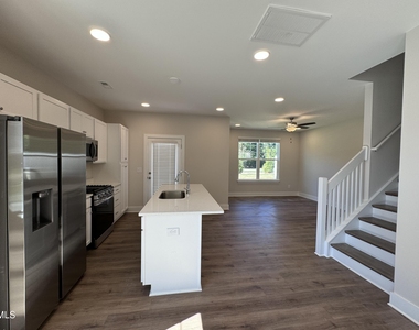836 Pryor Street - Photo Thumbnail 5