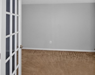 5363 S Center Drive - Photo Thumbnail 4