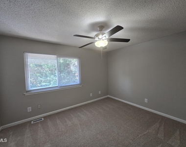5837 Shady Grove Circle - Photo Thumbnail 10