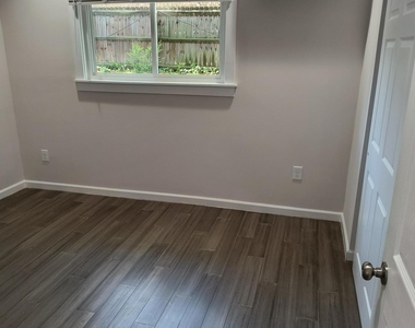 1309 Hudson Avenue - Photo Thumbnail 9