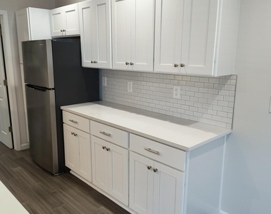 1309 Hudson Avenue - Photo Thumbnail 8