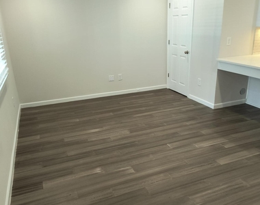 1309 Hudson Avenue - Photo Thumbnail 3