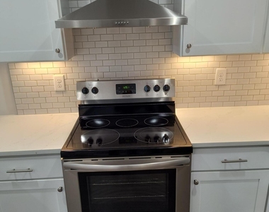 1309 Hudson Avenue - Photo Thumbnail 6