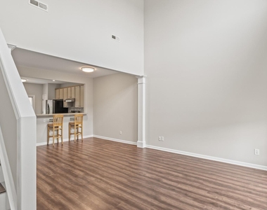 400 Berlin Way - Photo Thumbnail 8