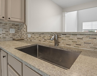 400 Berlin Way - Photo Thumbnail 13