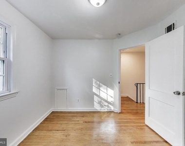 1716 E West Highway - Photo Thumbnail 16