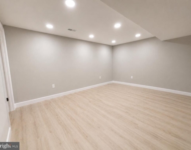 4915 Arctic Terrace - Photo Thumbnail 32