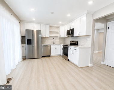 4915 Arctic Terrace - Photo Thumbnail 7