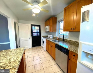 11005 Amherst Avenue - Photo Thumbnail 13