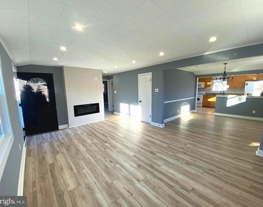 11005 Amherst Avenue - Photo Thumbnail 4