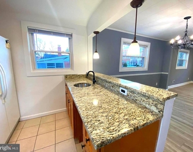 11005 Amherst Avenue - Photo Thumbnail 12