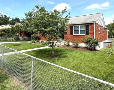 11005 Amherst Avenue - Photo Thumbnail 2