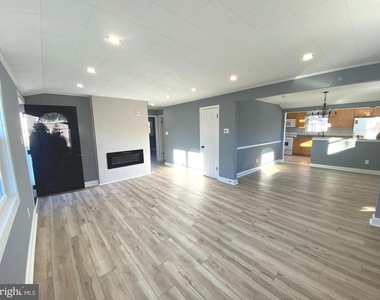 11005 Amherst Avenue - Photo Thumbnail 7