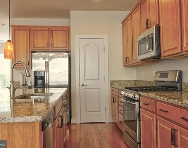 219 Baldwin Street - Photo Thumbnail 3
