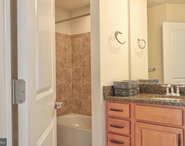 219 Baldwin Street - Photo Thumbnail 7